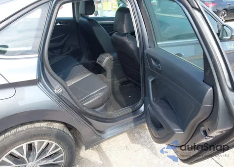 2019 Volkswagen Jetta 1.4T R-Line/1.4T S/1.4T Se z USA, uszkodzony, nr VIN 3VWC57BU3KM124235